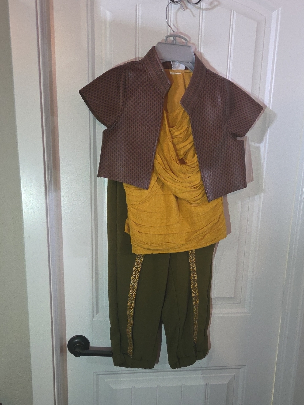 Disney Raya Costume With Accesories.. Size 9/ 10
